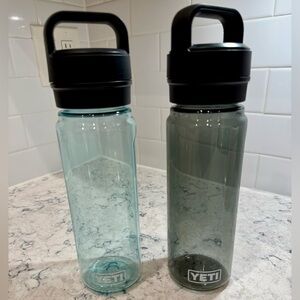 Pair of YETI 25oz Water Bottles in Seafoam and Charcoal